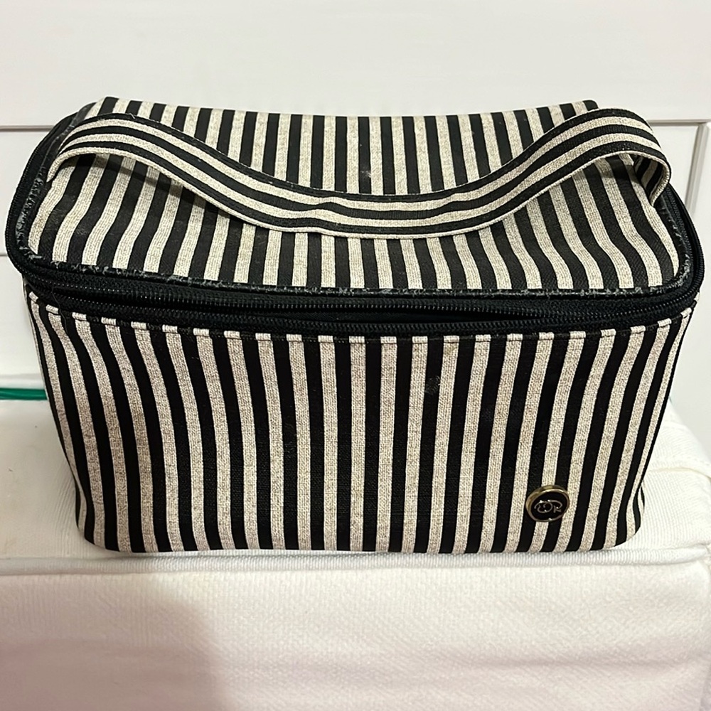 Oscar de la Renta makeup travel case